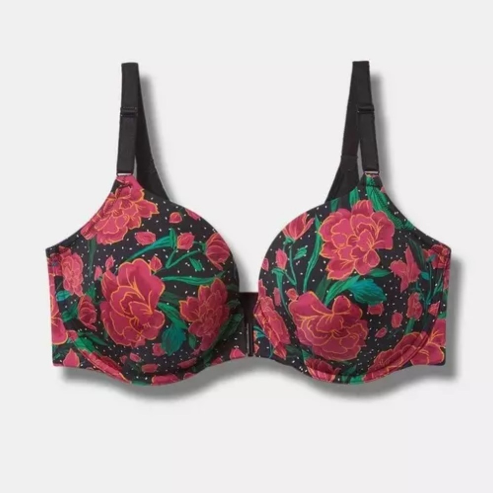 Torrid Perfect T shirt Front close bra